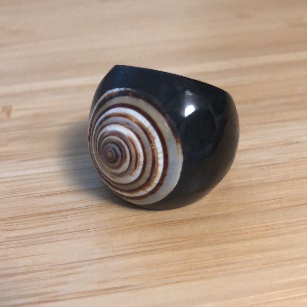 Large wood shell ring - Picture 3 of 4